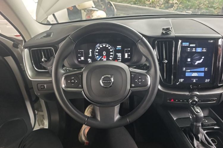 Used Volvo XC60 2019 T5 4x4 Smart Edition China VI Standard Steering Wheel