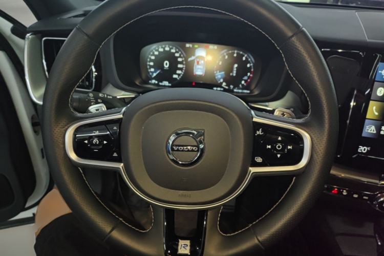 Used Volvo XC60 2019 T5 4x4 Zhiyuan Sport Edition China V Standard Steering Wheel