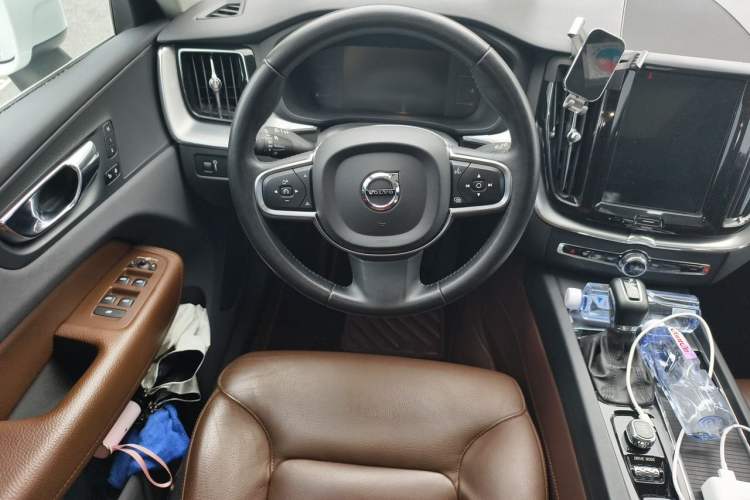 Used Volvo XC60 2019 T5 4x4 Smart Edition China V Standard Steering Wheel