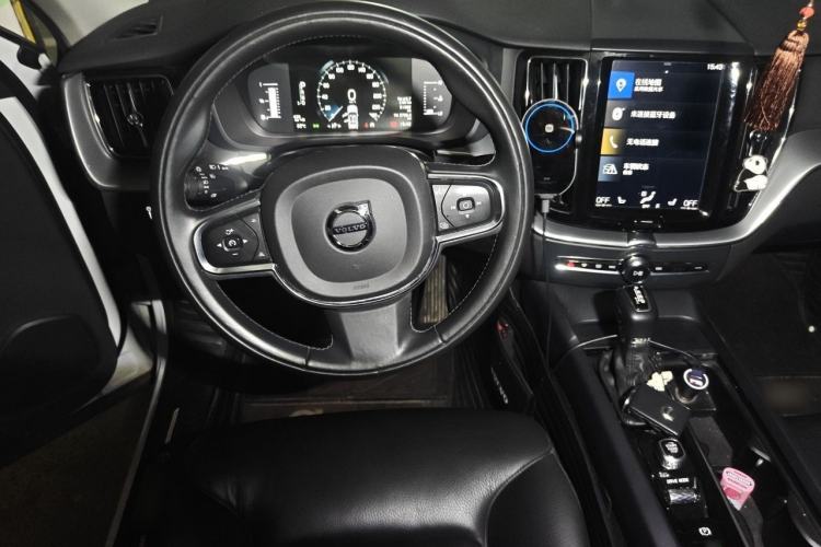 Used Volvo XC60 2019 T5 4x4 Smart Edition China VI Standard Steering Wheel