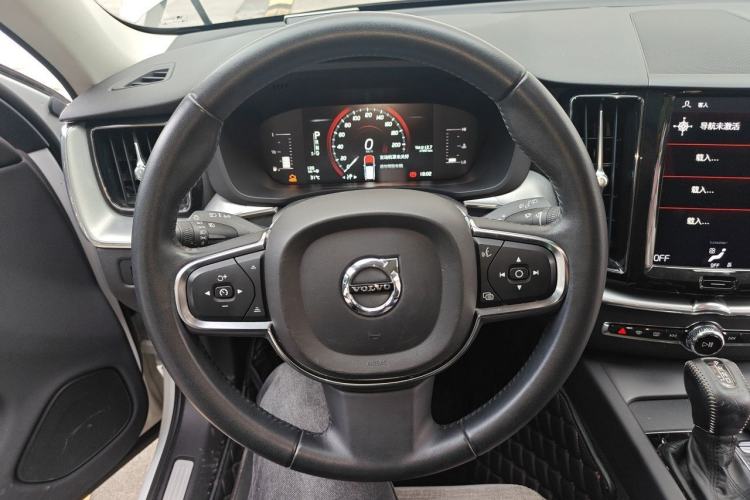 Used Volvo XC60 2019 T5 4x4 Smart Edition China VI Standard Steering Wheel
