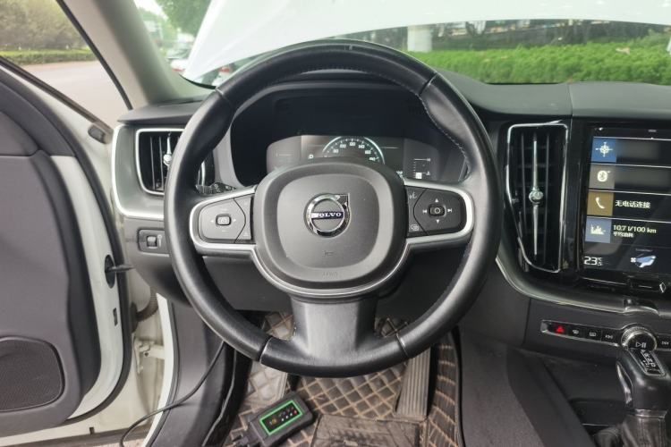 Used Volvo XC60 2019 T4 Zhiyi Edition China V Standard Steering Wheel