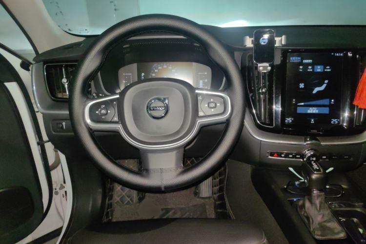 Used Volvo XC60 2019 T5 4x4 Smart Edition China V Standard Steering Wheel