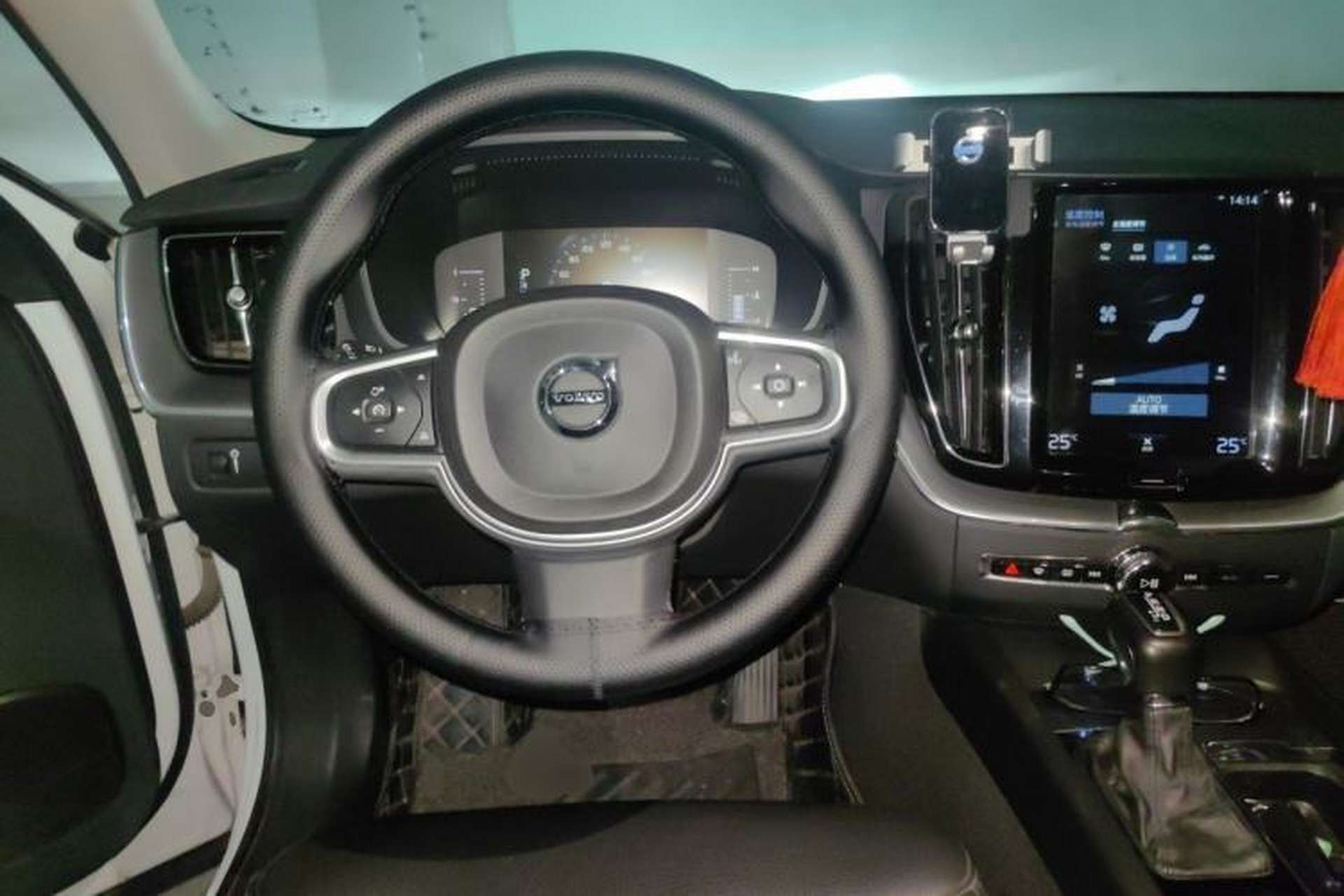 Used Volvo XC60 2019 T5 4x4 Smart Edition China V Standard Steering Wheel