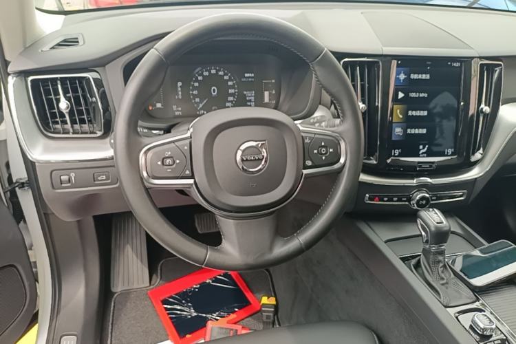 Used Volvo XC60 2019 T5 4x4 Smart Edition China VI Standard Steering Wheel