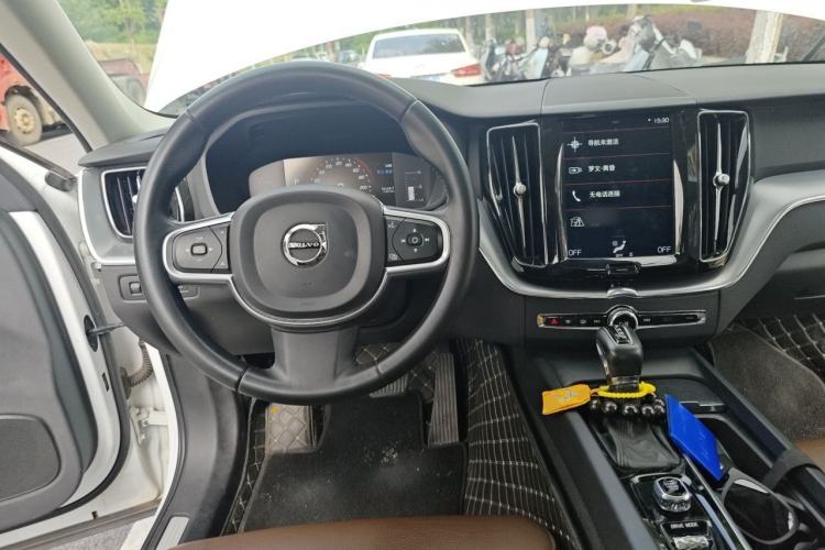 Used Volvo XC60 2019 T5 4x4 Smart Edition China V Standard Steering Wheel