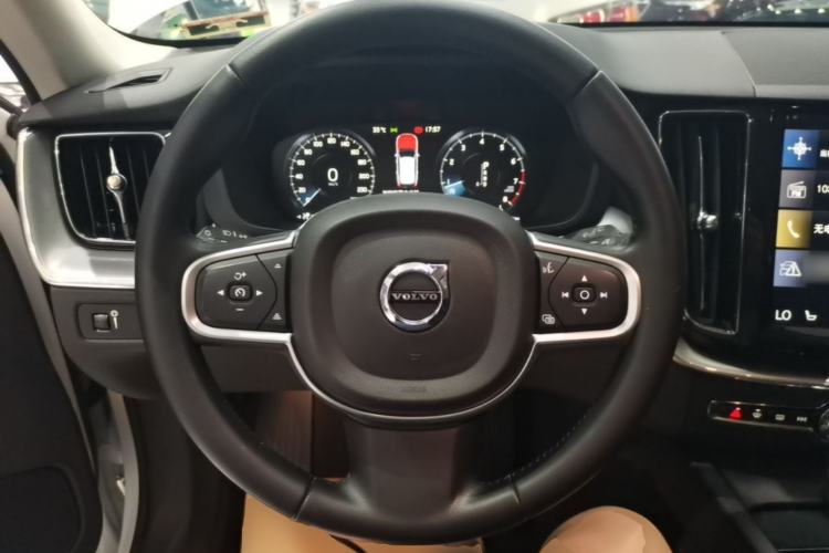 Used Volvo XC60 2019 T5 4x4 Smart Edition China V Standard Steering Wheel