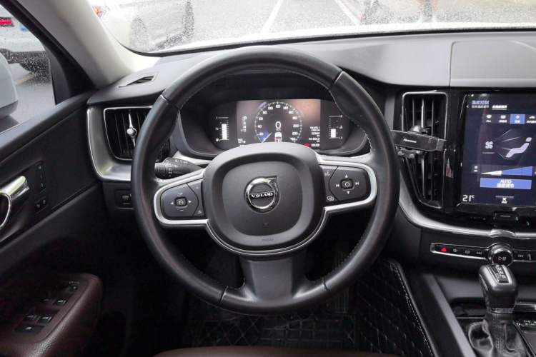 Used Volvo XC60 2019 T5 4x4 Smart Edition China V Standard Steering Wheel