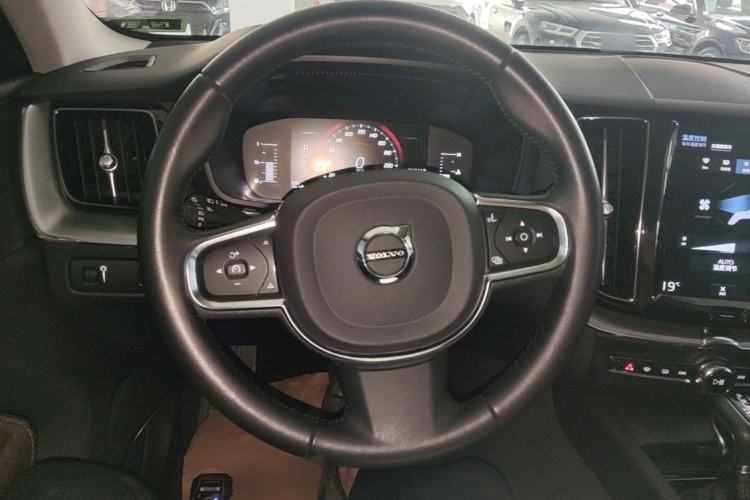 Used Volvo XC60 2019 T5 4x4 Smart Edition China VI Standard Steering Wheel