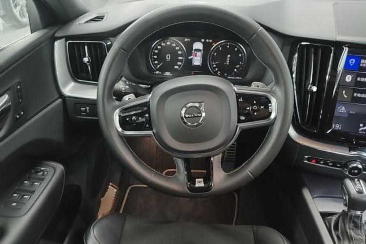 Used Volvo XC60 2019 T5 4x4 Zhiyuan Sport Edition China V Standard Steering Wheel