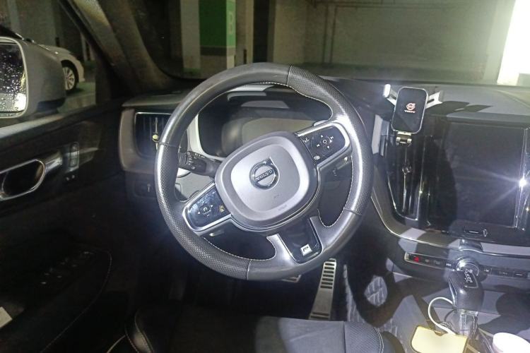 Used Volvo XC60 2019 T5 4x4 Smart & Dynamic Sport Edition China VI Standard Steering Wheel