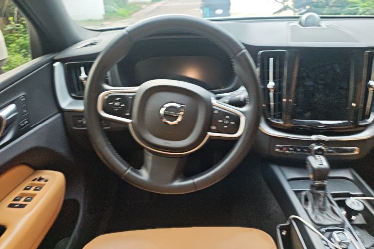 Used Volvo XC60 2019 T5 4x4 Smart Edition China V Standard Steering Wheel