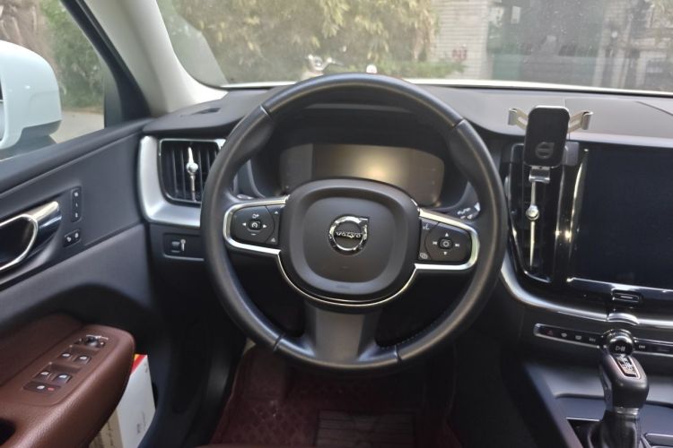 Used Volvo XC60 2019 T5 4x4 Smart Edition China V Standard Steering Wheel