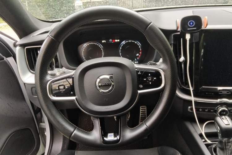 Used Volvo XC60 2019 T5 4x4 Smart & Dynamic Sport Edition China VI Standard Steering Wheel