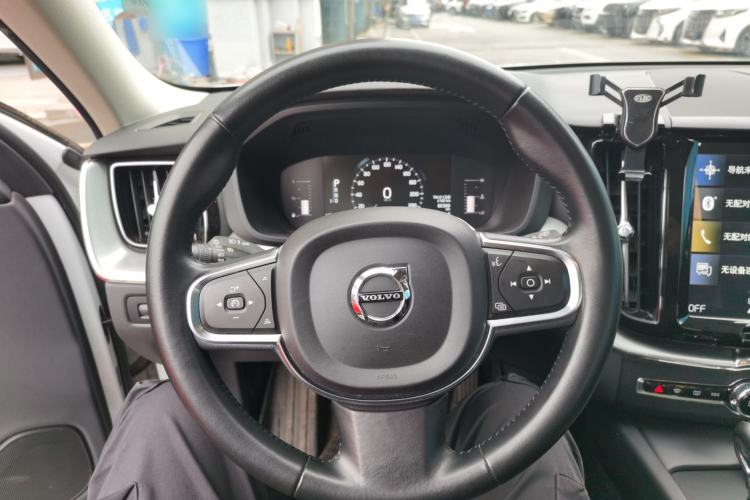 Used Volvo XC60 2019 T4 Zhiyi Edition China V Standard Steering Wheel