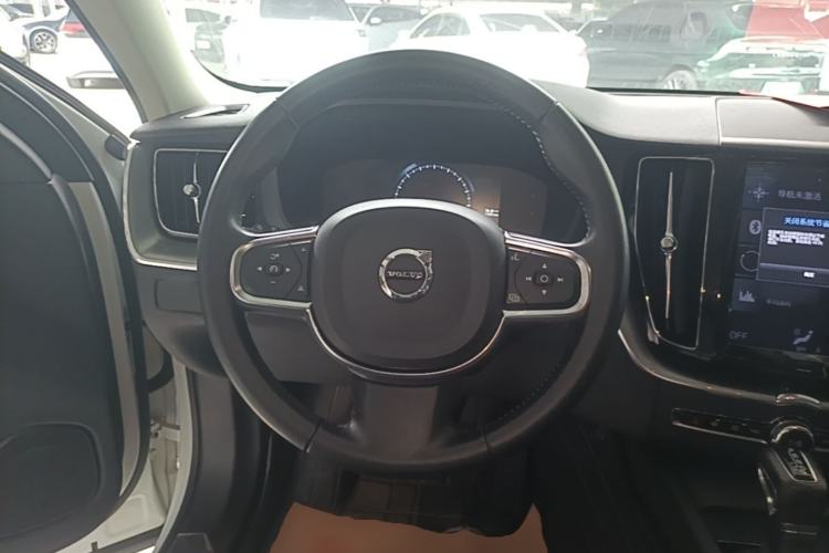Used Volvo XC60 2019 T5 4x4 Smart Edition China VI Standard Steering Wheel