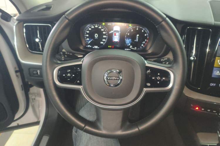 Used Volvo XC60 2019 T5 4x4 Zhiya Luxury Edition China V Standard Steering Wheel