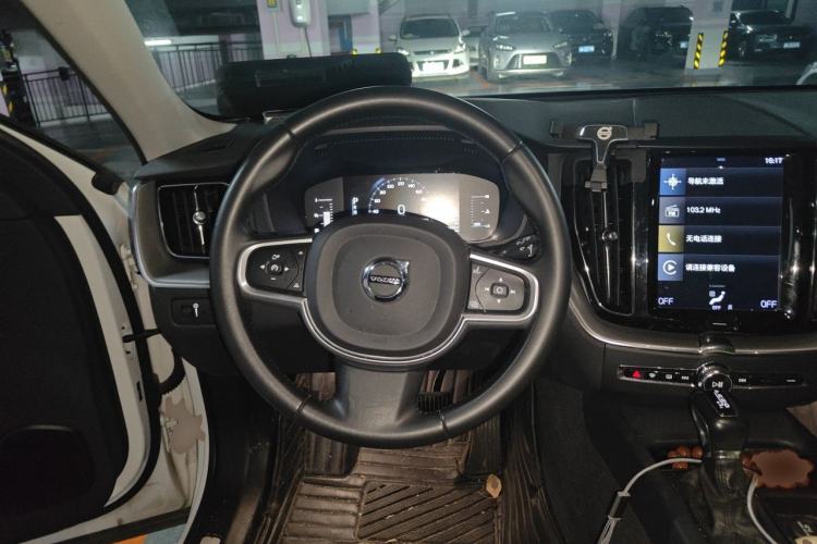 Used Volvo XC60 2019 T5 4x4 Smart Edition China VI Standard Steering Wheel