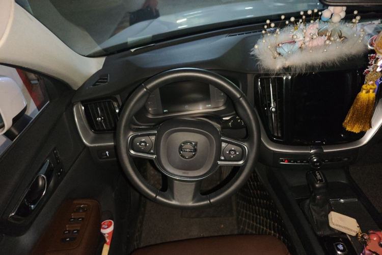 Used Volvo XC60 2019 T5 4x4 Smart Edition China VI Standard Steering Wheel