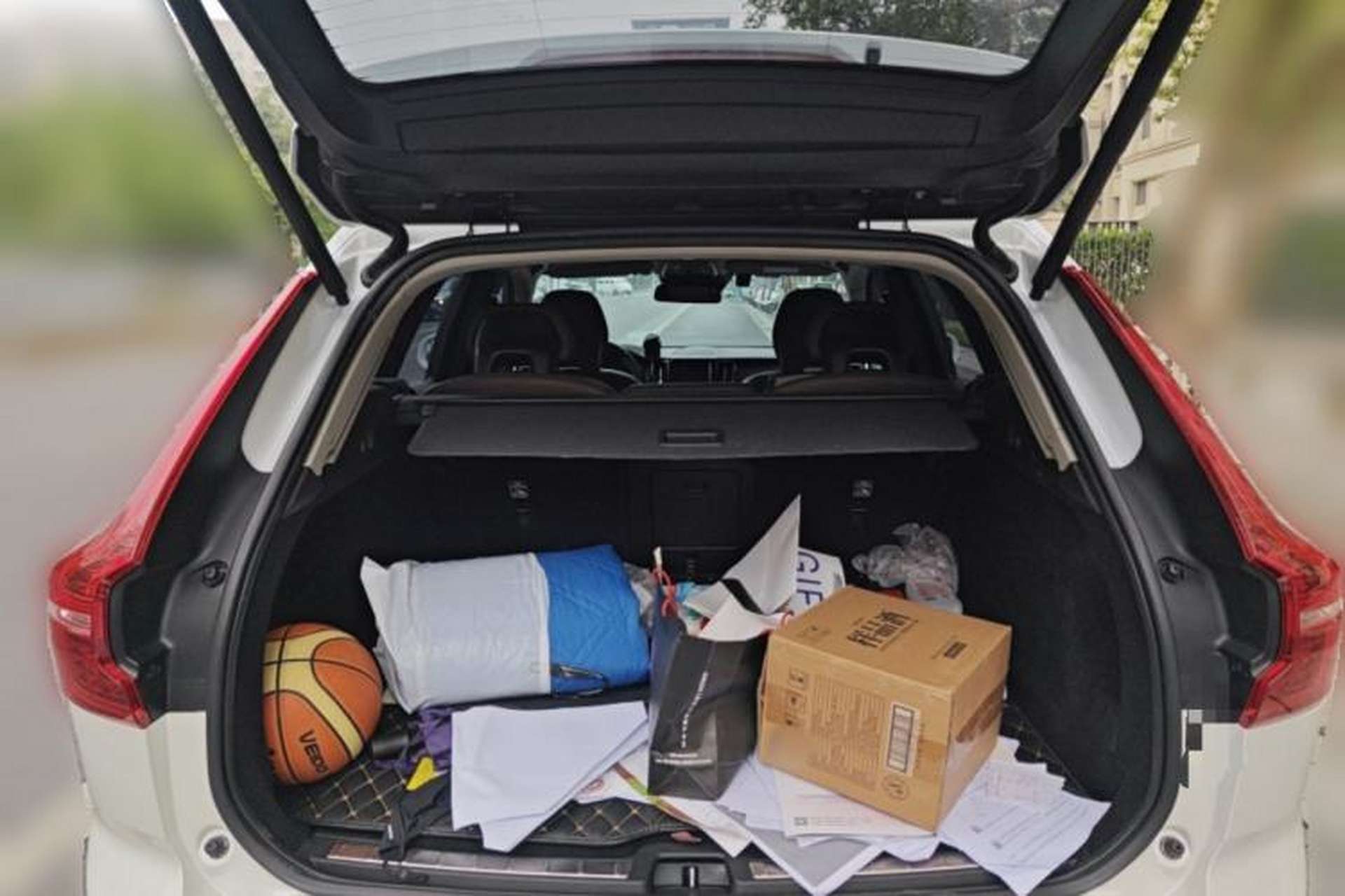 Used Volvo XC60 2019 T5 4x4 Smart Edition China VI Standard Trunk