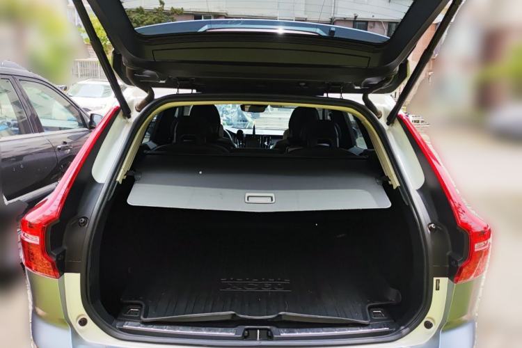Used Volvo XC60 2019 T5 4x4 Smart Edition China V Standard Trunk