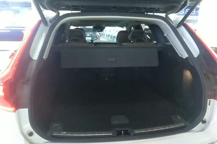 Used Volvo XC60 2019 T5 4x4 Smart Edition China V Standard Trunk