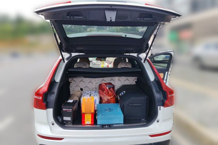 Used Volvo XC60 2019 T4 Zhiyi Edition China VI Trunk