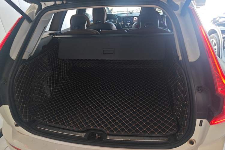 Used Volvo XC60 2019 T5 4x4 Smart Edition China V Standard Trunk