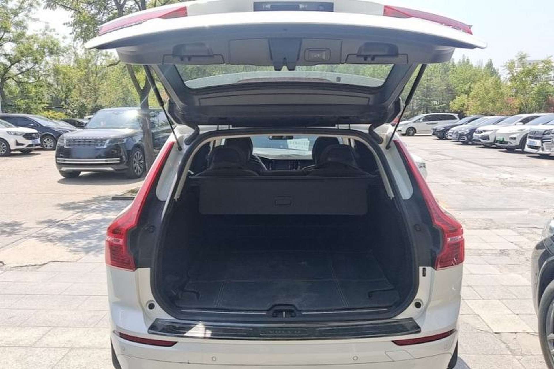 Used Volvo XC60 2019 T5 4x4 Smart Edition China V Standard Trunk