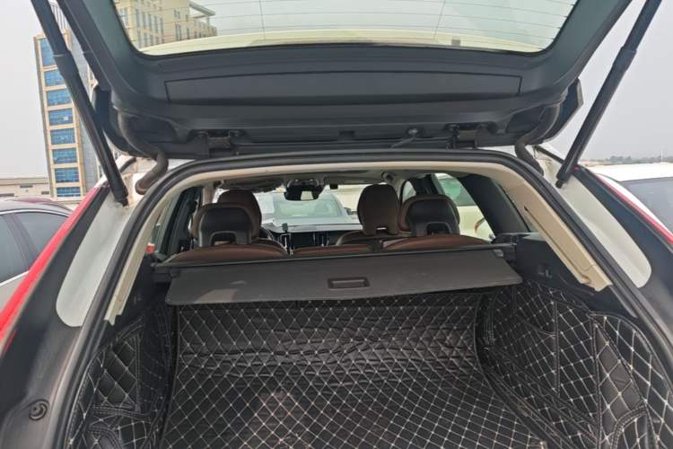 Used Volvo XC60 2019 T5 4x4 Smart Edition China V Standard Trunk