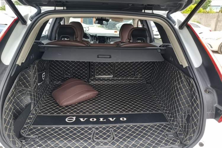 Used Volvo XC60 2019 T5 4x4 Smart Edition China V Standard Trunk