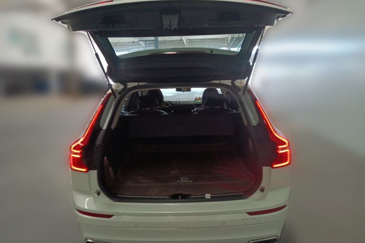 Used Volvo XC60 2019 T5 4x4 Smart Edition China VI Standard Trunk