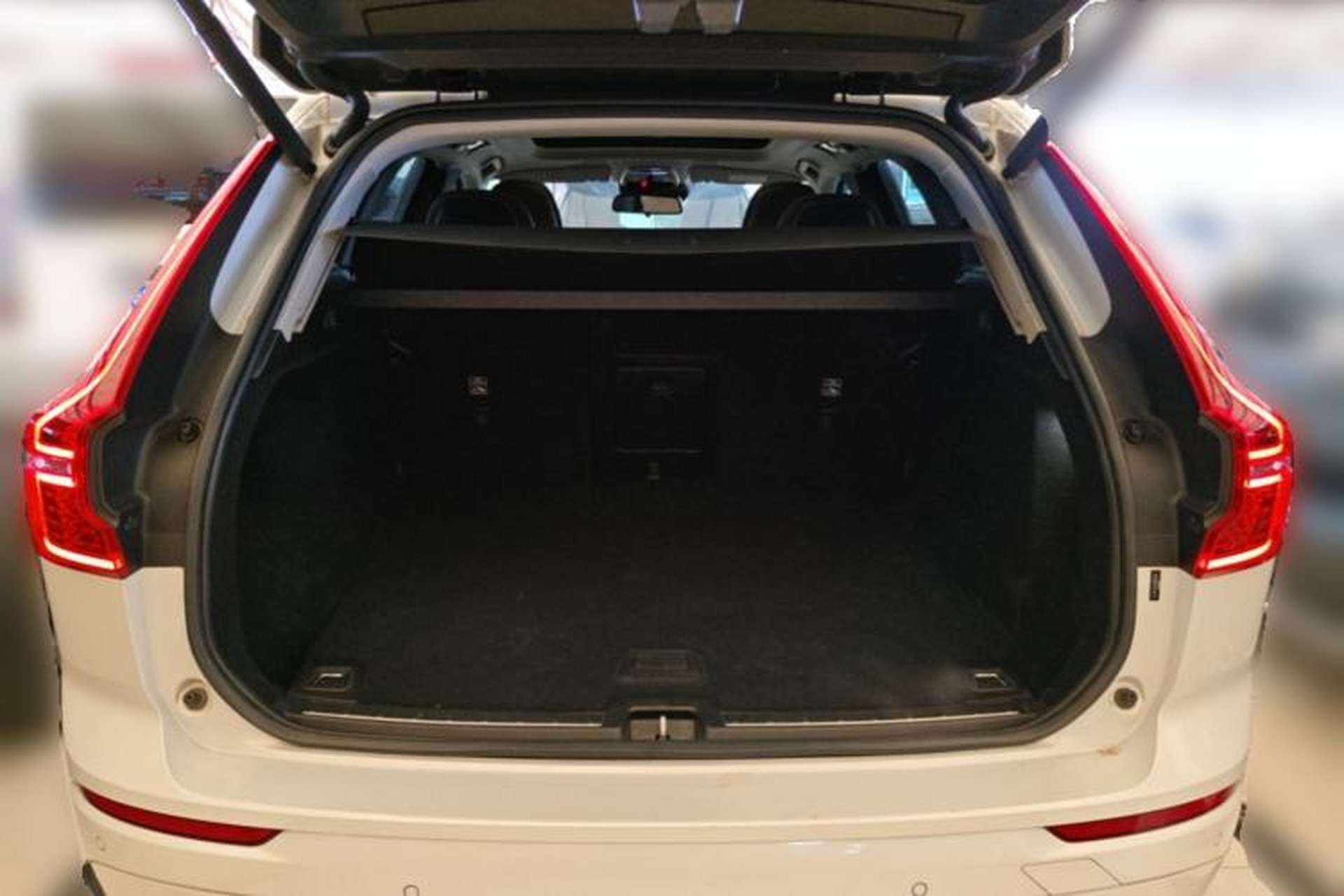 Used Volvo XC60 2019 T5 4x4 Smart Edition China VI Standard Trunk