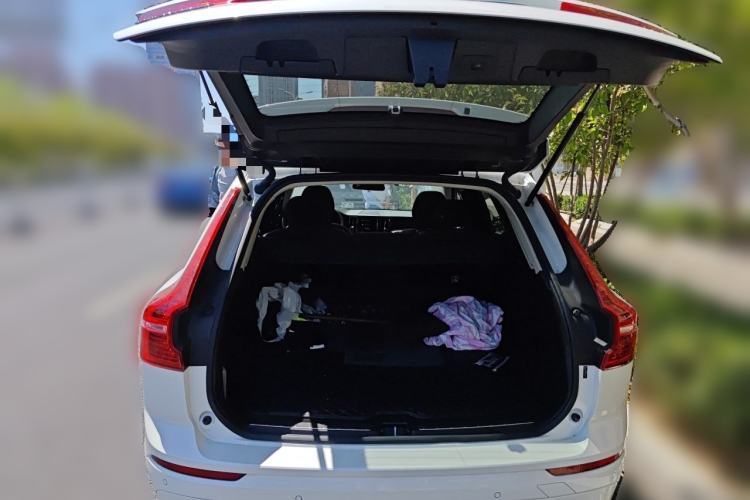 Used Volvo XC60 2019 T5 4x4 Smart Edition China VI Standard Trunk