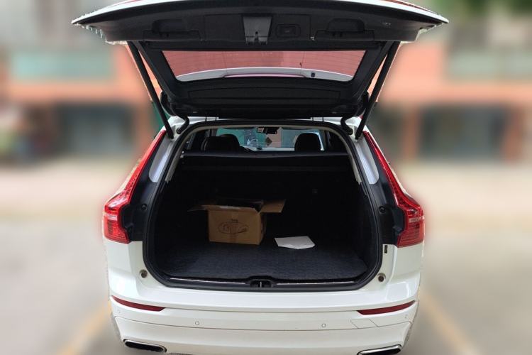 Used Volvo XC60 2019 T5 4x4 Smart Edition China VI Standard Trunk
