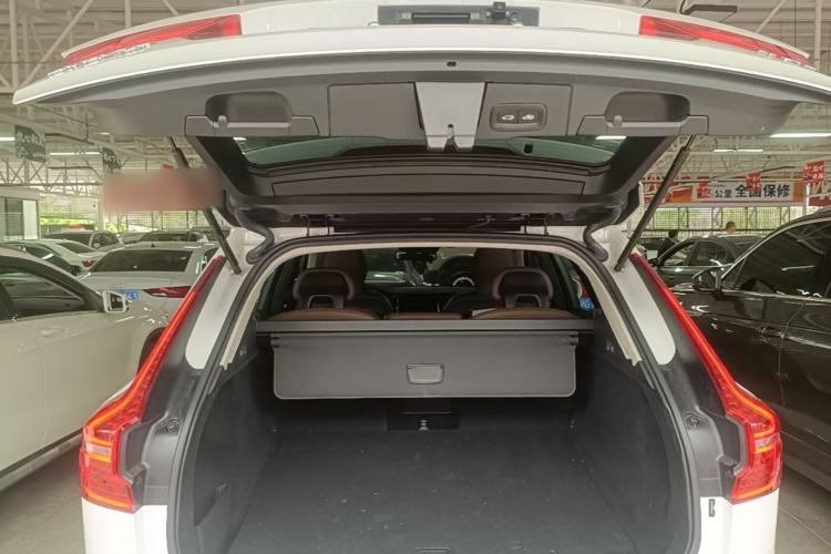 Used Volvo XC60 2019 T5 4x4 Smart Edition China VI Standard Trunk