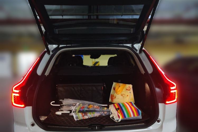 Used Volvo XC60 2019 T5 4x4 Smart Edition China V Standard Trunk