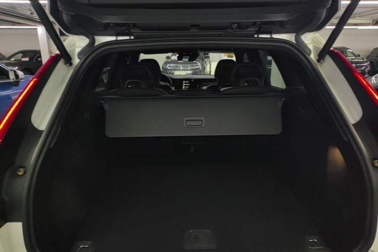 Used Volvo XC60 2019 T5 4x4 Zhiyuan Sport Edition China V Standard Trunk