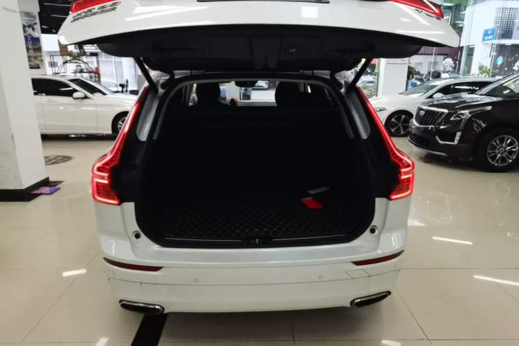 Used Volvo XC60 2019 T5 4x4 Zhiyuan Edition China VI Standard Trunk