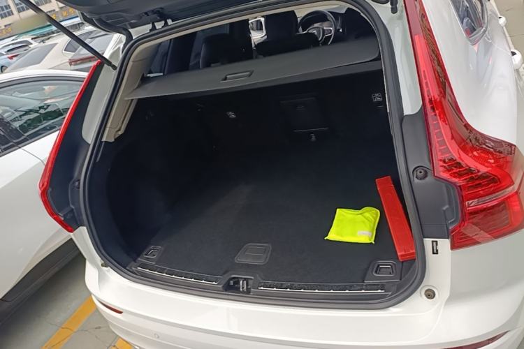 Used Volvo XC60 2019 T5 4x4 Smart Edition China VI Standard Trunk