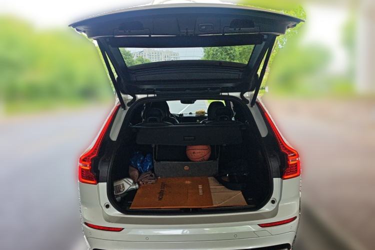 Used Volvo XC60 2019 T5 4x4 Zhiyuan Sport Edition China V Standard Trunk