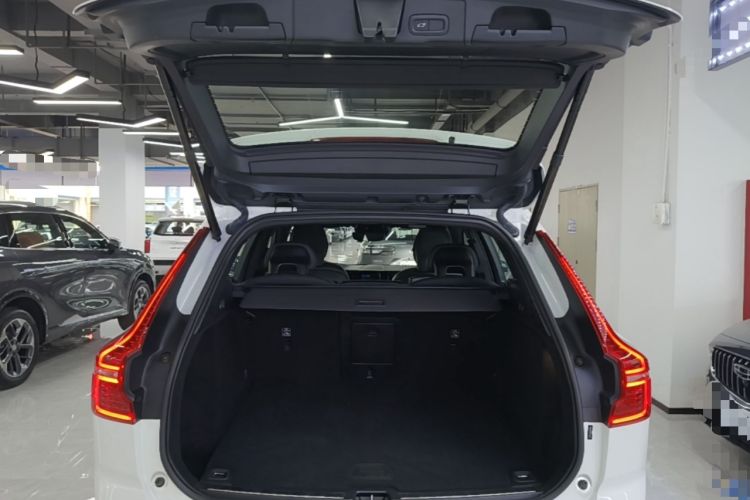 Used Volvo XC60 2019 T5 4x4 Zhiyuan Sport Edition China V Standard Trunk