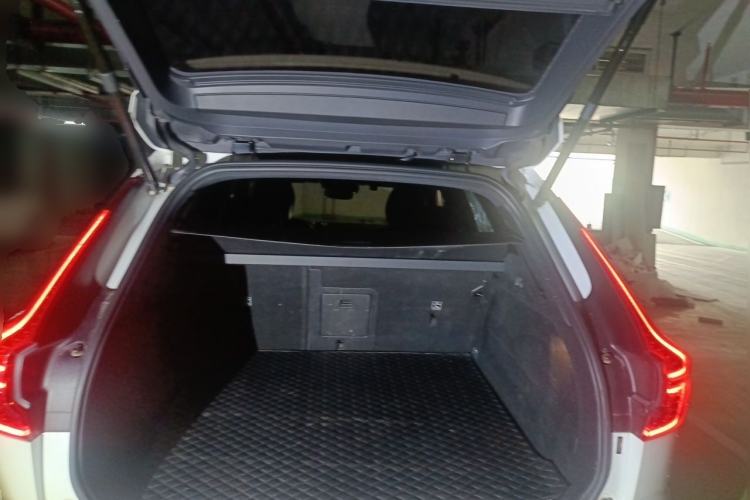 Used Volvo XC60 2019 T5 4x4 Smart & Dynamic Sport Edition China VI Standard Trunk