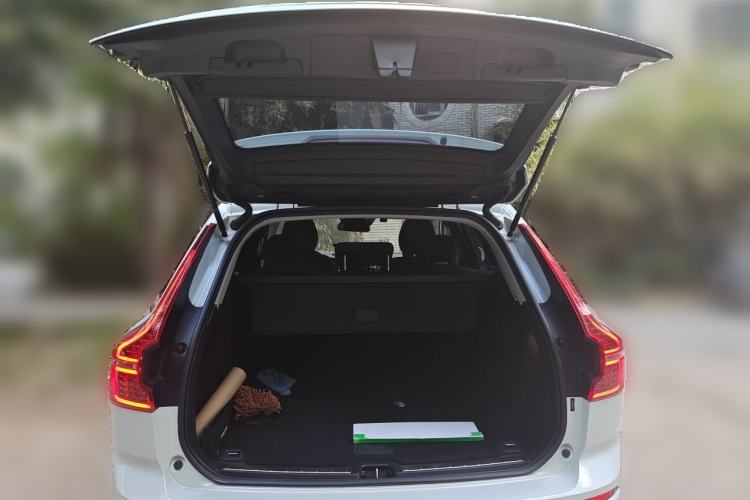 Used Volvo XC60 2019 T5 4x4 Smart Edition China V Standard Trunk