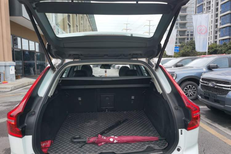 Used Volvo XC60 2019 T4 Zhiyi Edition China V Standard Trunk