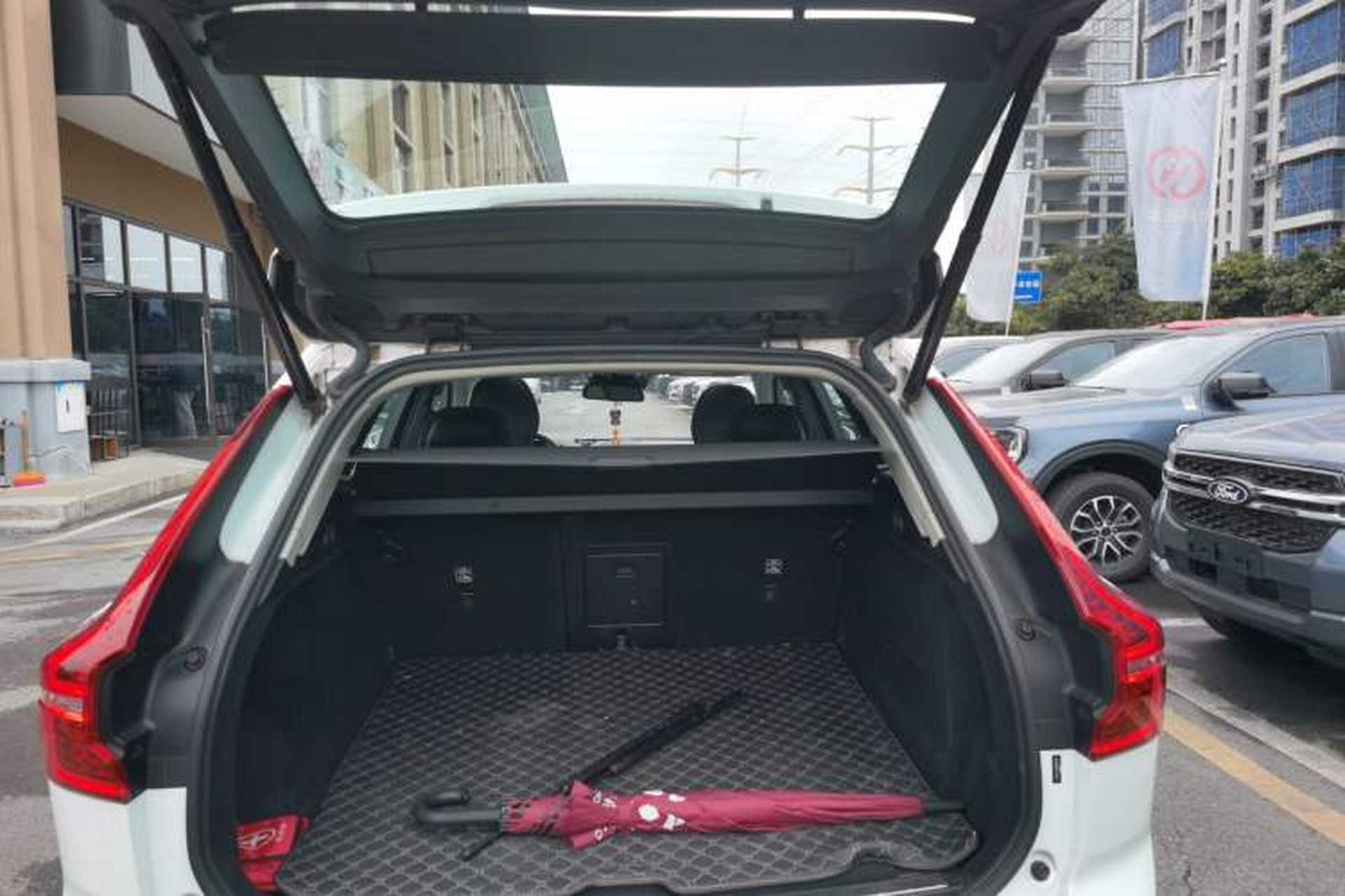 Used Volvo XC60 2019 T4 Zhiyi Edition China V Standard Trunk