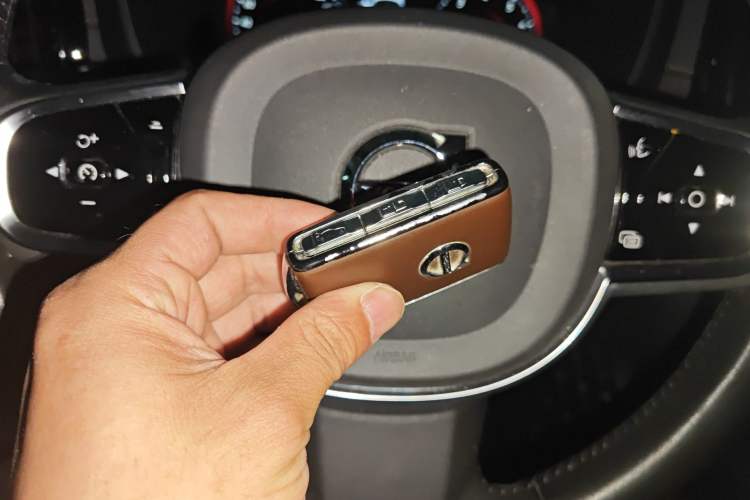 Used Volvo XC60 2019 T5 4x4 Smart Edition China V Standard Vehicle Key