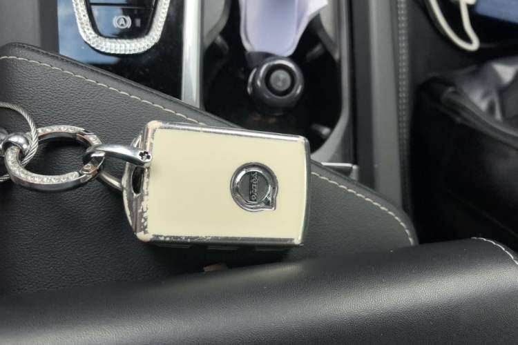 Used Volvo XC60 2019 T5 4x4 Smart & Dynamic Sport Edition China VI Standard Vehicle Key