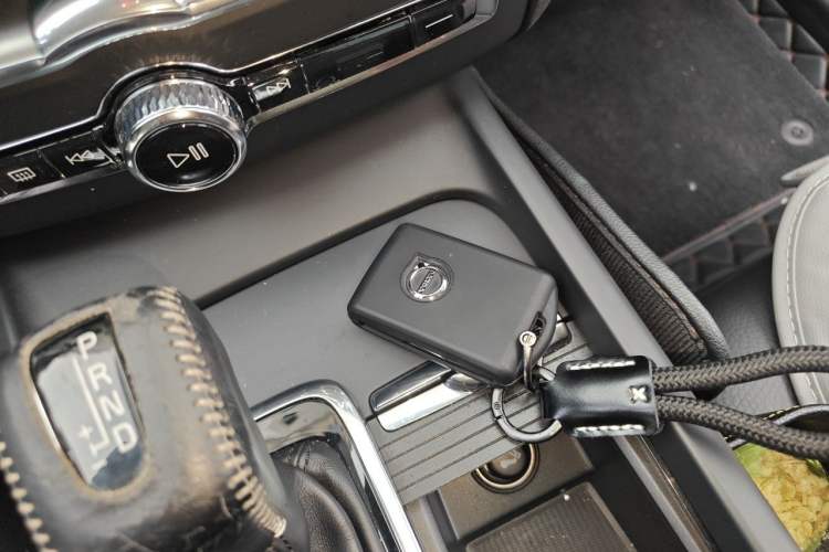 Used Volvo XC60 2019 T5 4x4 Smart Edition China VI Standard Vehicle Key