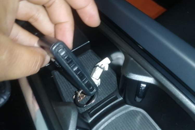 Used Volvo XC60 2019 T5 4x4 Smart Edition China VI Standard Vehicle Key